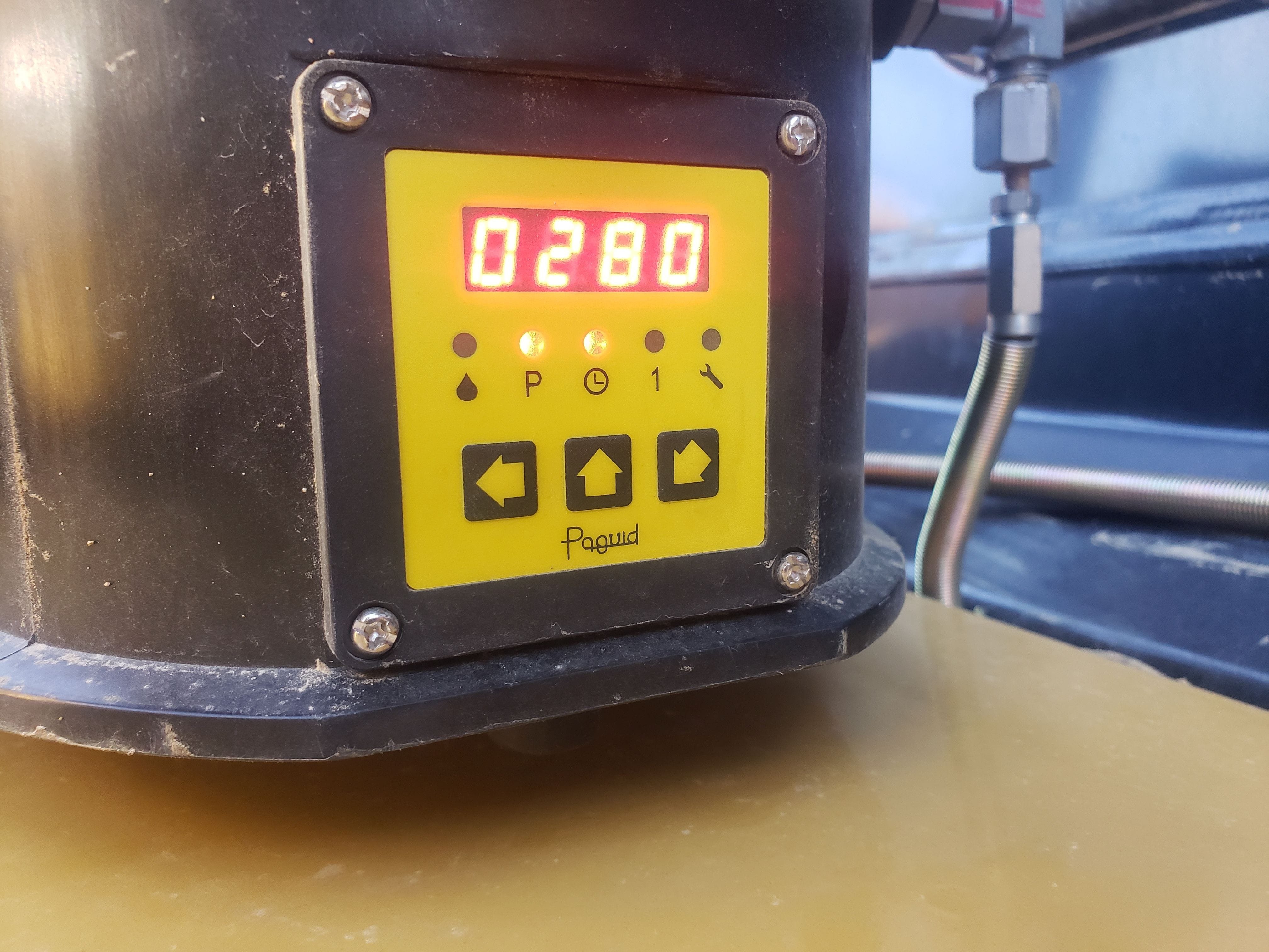 Autogreaser control panel to program greasing frequency and duration